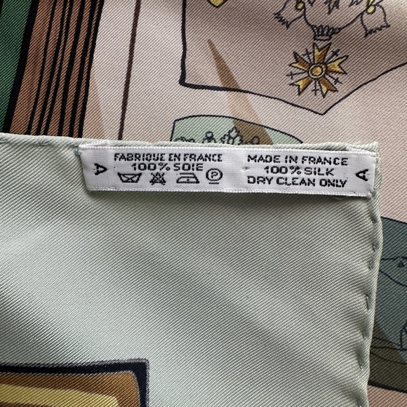 Hermes Silk Scarf, Vintage Chiffres et Monogrammes. Mint condition. No box - Picture 2 of 7